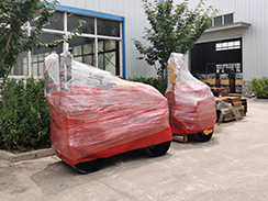 豪利777官网机械2台小型压路机打包发往商丘