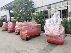 豪利777官网5台小型路面机械设备装车发往安徽芜湖